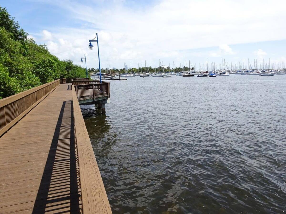 City View Balcony Steps From Restaurants, Peacock Park & Marina ميامي المظهر الخارجي الصورة